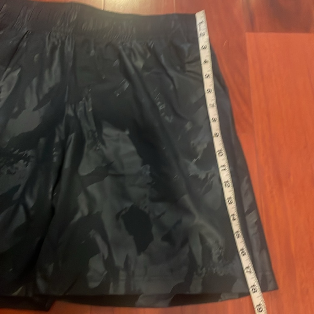 New Under Armour Black Woven Emboss Shorts Men’s Size L - Picture 12 of 16